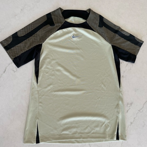 Nike Other - Nike Men’s Green Drifit Top